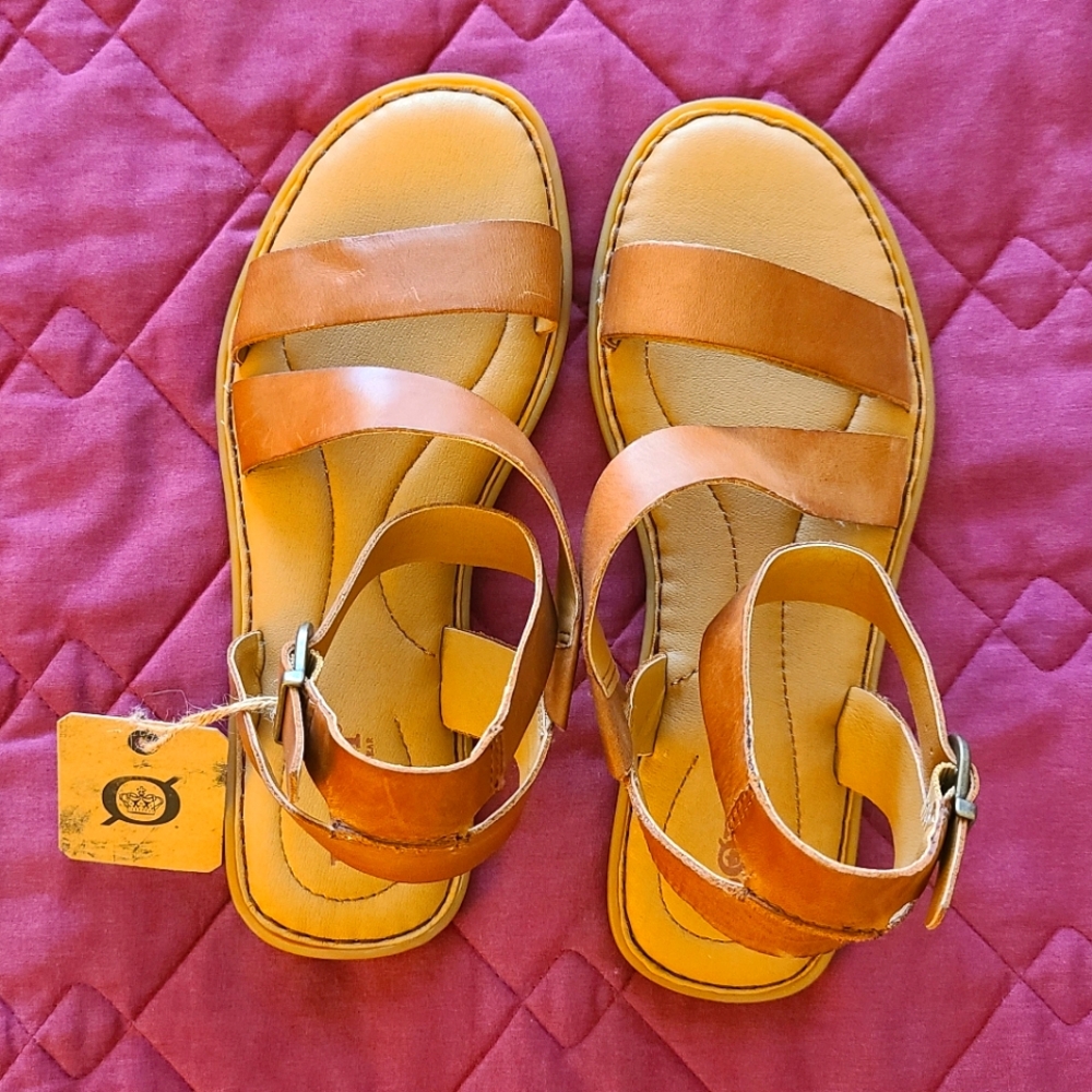 Born Leah ankle strap sandals size 8